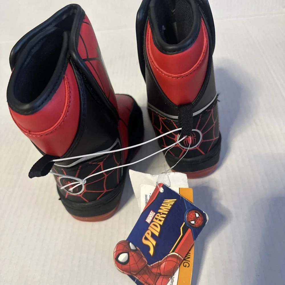 Marvel Spider-Man Toddler Snow Boots Size 6M Light Up Winter Shoes NEW